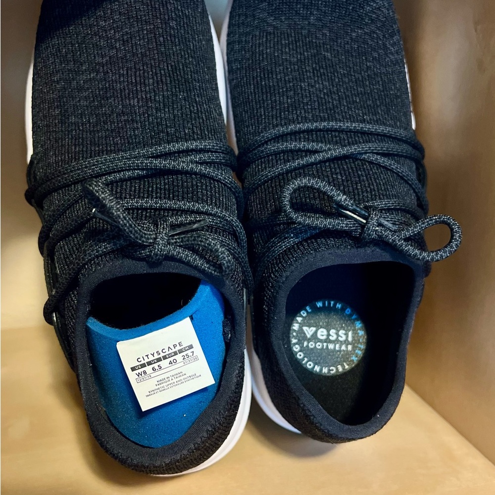 Vessi Cityscape Ultra Lightweight Waterproof Knit Sneakers in grey/black size 8 - Picture 8 of 8